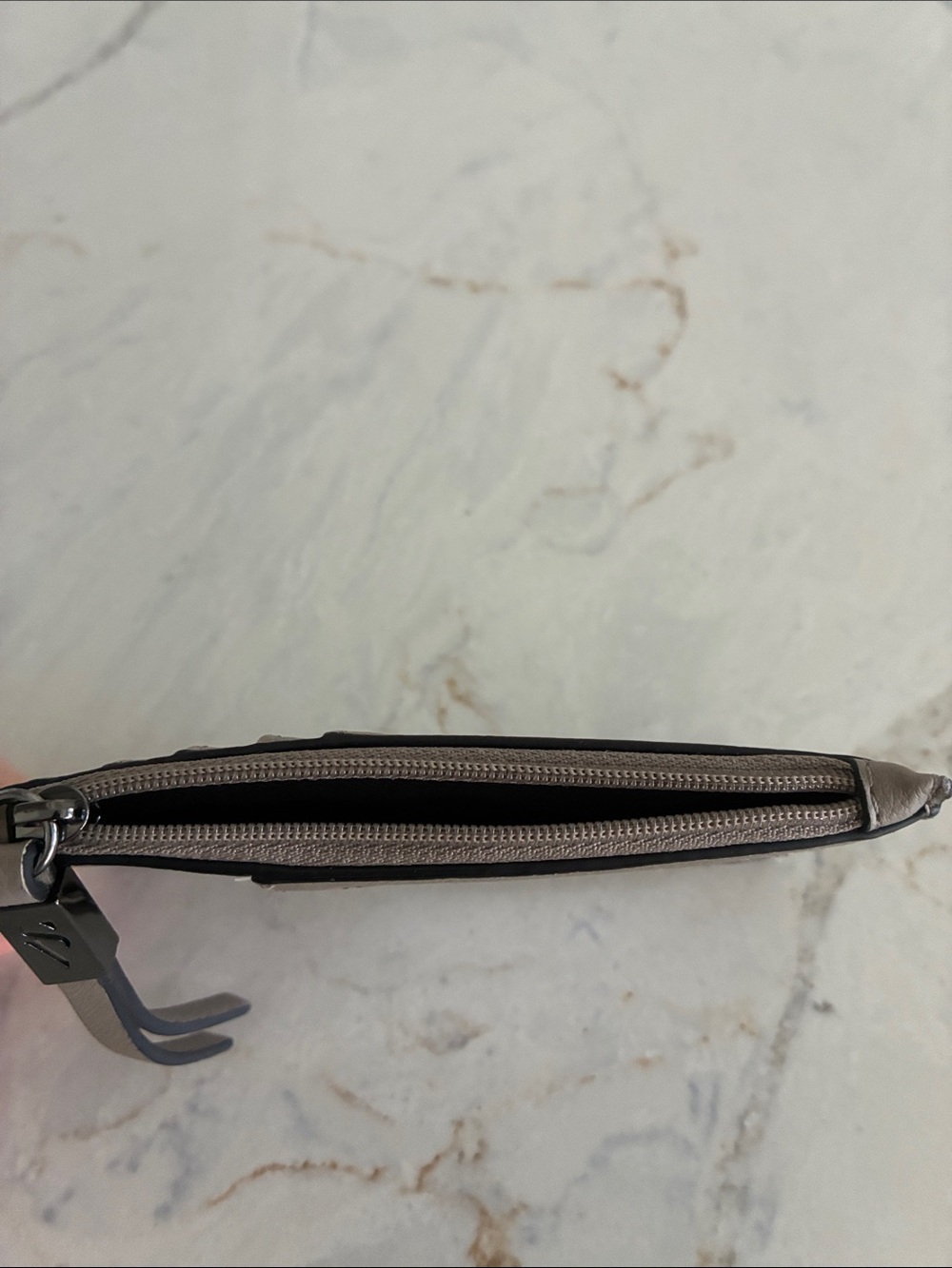 Simply Vera Wang Slim Card Holder -Taupe - Picture 4 of 5